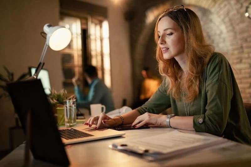 Guide to 12 digital marketing side hustles including SEO content writing, web design, social media management, and paid ads management to earn extra income.