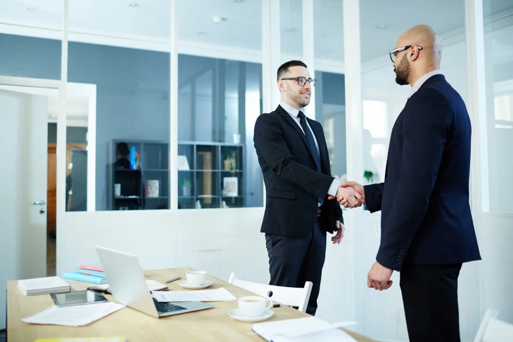 Guide to 12 digital marketing side hustles including SEO content writing, web design, social media management, and paid ads management to earn extra income.